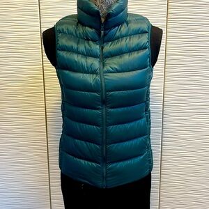 Unique color puffer vest
